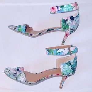 Report Signature, Size 8, NWT